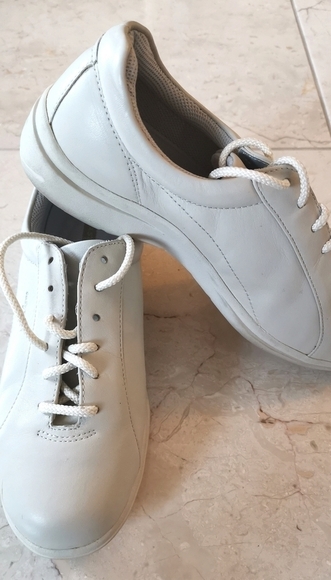 Easy Spirit Walking Shoes Sneakers Grey Beige Size 7W - Picture 2 of 8